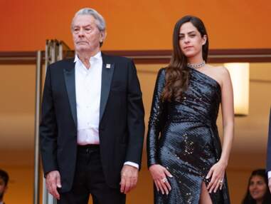 PHOTOS - Cannes 2019 : Anouchka Delon, magnifique dans une robe fendue au bras de son père, Alain Delon
