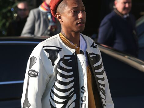 Pharrell Williams dans sa veste squelette