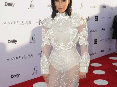PHOTOS - Kim Kardashian en sirène moderne aux Fashion Awards
