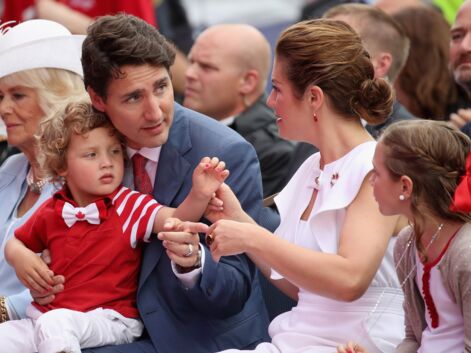 Hadrien, le fils de Justin Trudeau, très mignon en nœud papillon, cheveux longs et vernis sur les ongles