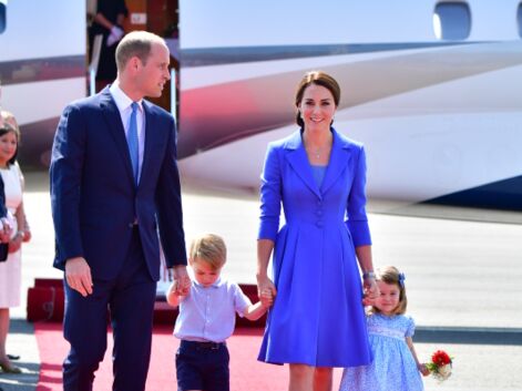 Kate Middleton en bleu pour son arrivée en Allemagne