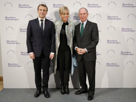 Brigitte Macron porte son manteau Louis Vuitton en plusieurs couleurs