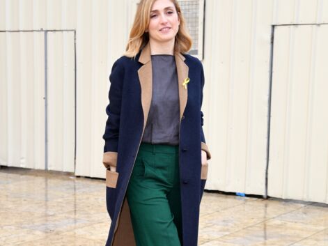Julie Gayet ose le pantalon vert au défilé Hermès