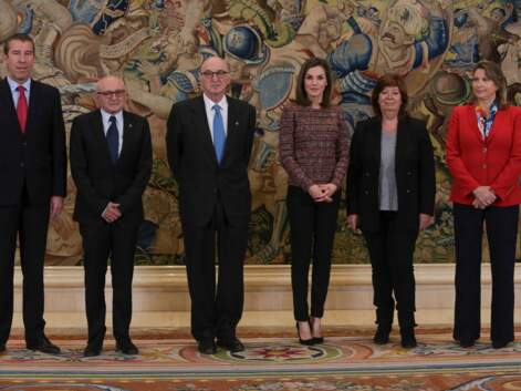 PHOTOS – La reine Letizia d'Espagne très chic en pantalon noir Hugo Boss