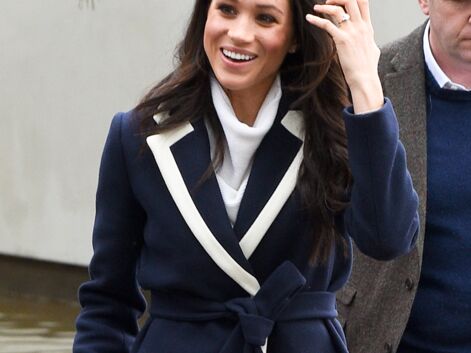 Photos - Meghan Markle resplendissante en manteau bleu marine et blanc au bras du Prince Harry à Birmingham