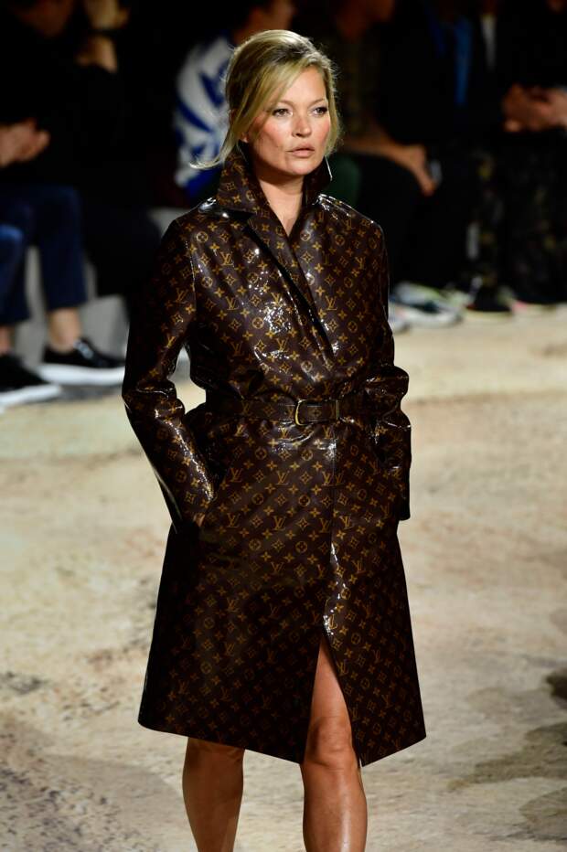 Kate Moss et Naomi Campbell stars du défilé Hommes Louis Vuitton - Gala