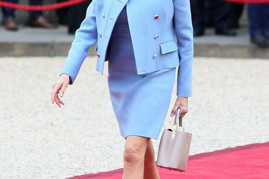 Looks - Pourquoi Brigitte Macron Aime Tant Porter Du Bleu Nattier? - Gala