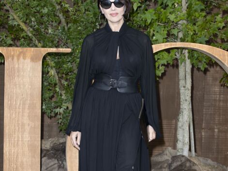 PHOTOS - Monica Bellucci beauté fatale en longue robe noire au défilé Dior