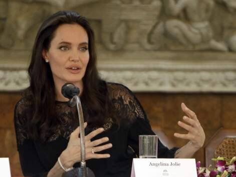 Angelina Jolie sublime dans une robe noire en soie et dentelle