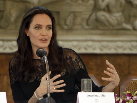 Angelina Jolie sublime dans une robe noire en soie et dentelle