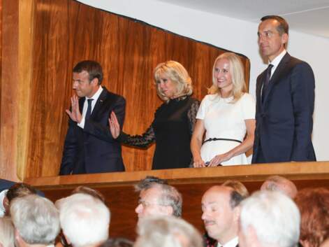Brigitte Macron en robe noire élégante en Autriche