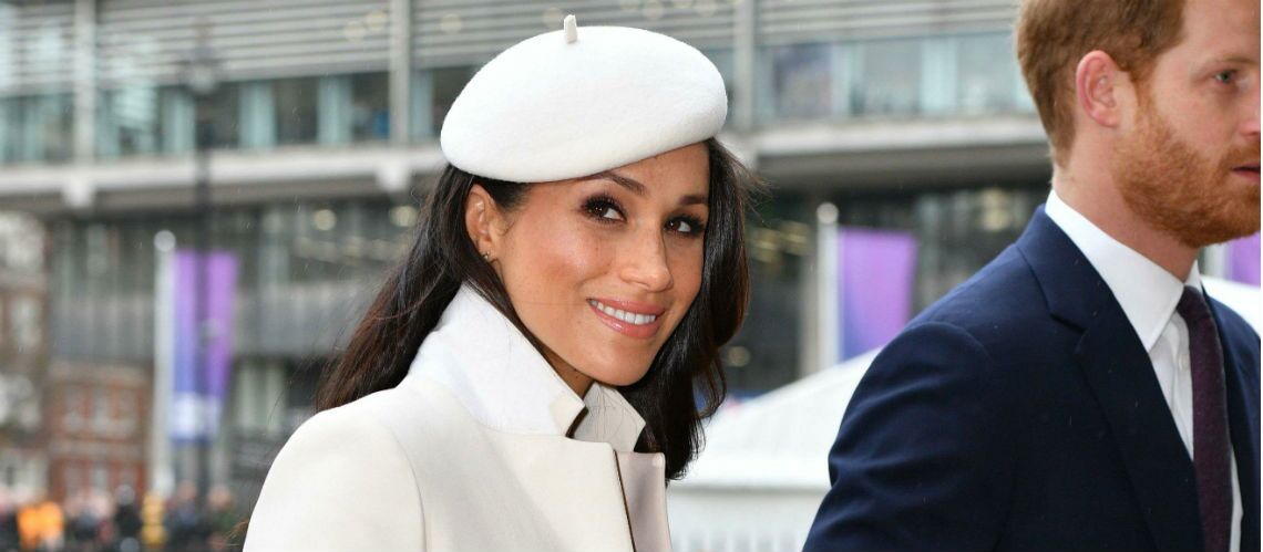 PHOTOS \u2013 Pour sa première sortie avec la reine, Meghan Markle sublime en manteau et chapeau blanc, éclipse Kate Middleton , Gala