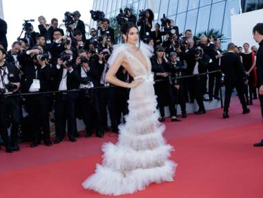 PHOTOS – Cannes 2018 : Kendall Jenner, décolleté pigeonnant et toute en transparence sur le tapis rouge