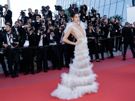 PHOTOS – Cannes 2018 : Kendall Jenner, décolleté pigeonnant et toute en transparence sur le tapis rouge