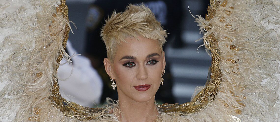 Katy Perry choque en critiquant la robe de mariée de Meghan Markle