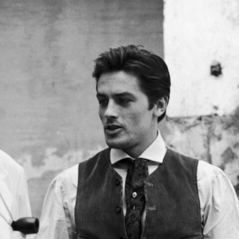 Alain Delon A Ans Sa Colere Face Aux Rumeurs D Homosexualite Avec Visconti Gala