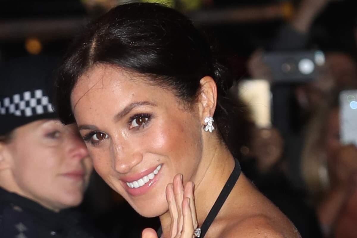 Photos Meghan Markle épaules Nues En Robe Noire Et Blanche à Sequins Fait Sensation Gala 8409