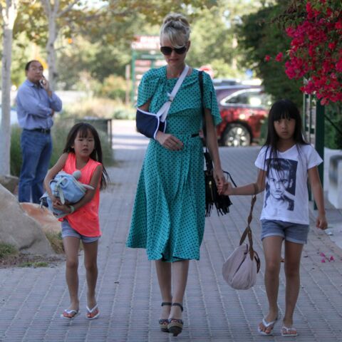 jade_hallyday_entouree_de_laeticia_joy_et_maxime_nucci_la_fille_de_johnny_leur_adresse_un_message_plein_de_tendresse