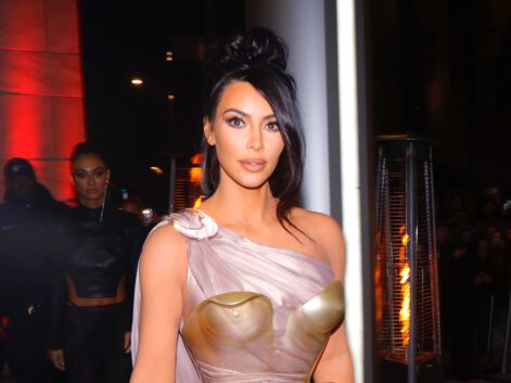 PHOTOS - Kim Kardashian relookée par Thierry Mugler : la sexy attitude à son comble