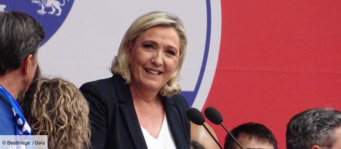 Photo Marine Le Pen Se Met Encore En Scene Avec Son Chat Gala