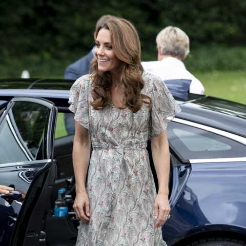 photos_-_kate_middleton_ose_un_look_gypsy_chic_alors_qu_elle_recoit_un_nouvel_honneur_de_la_reine
