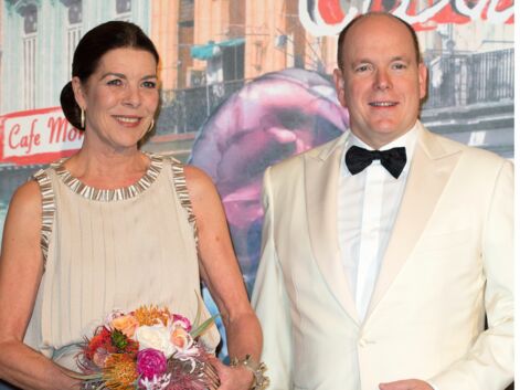 PHOTOS - Quand Caroline de Monaco recycle une robe mythe pour le mariage de Louis Ducruet