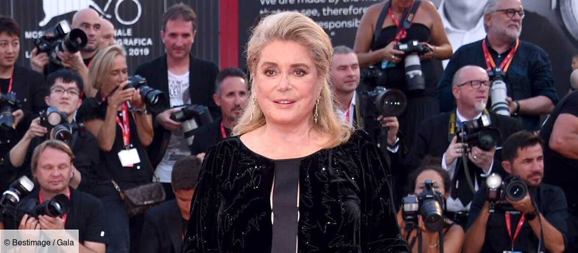 Catherine Deneuve Se Confie Sur Sa Mere Renee Agee De 108 Ans C Est Assez Incroyable Gala