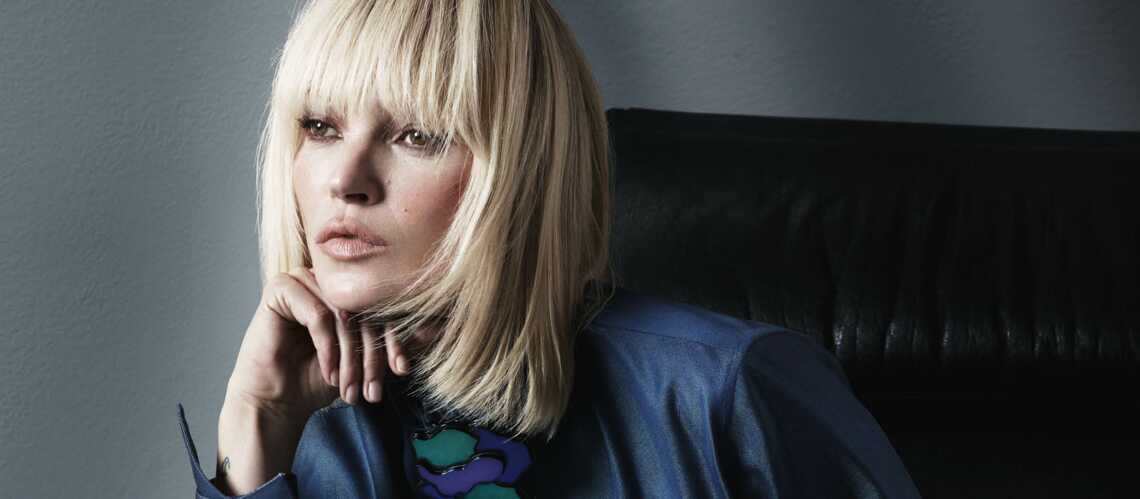 PHOTOS \u2013 Kate Moss fière à 45 ans, elle fait un retour