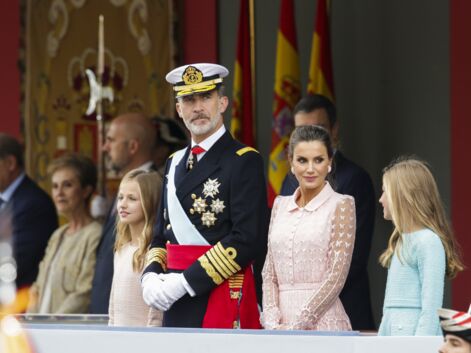 PHOTOS - Letizia d’Espagne ravissante baby doll en robe rose dragée auprès de ses filles