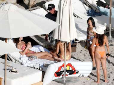 PHOTOS - Jade Hallyday a rencontré le mannequin Bella Hadid lors d'une sortie plage avec sa mère Laeticia