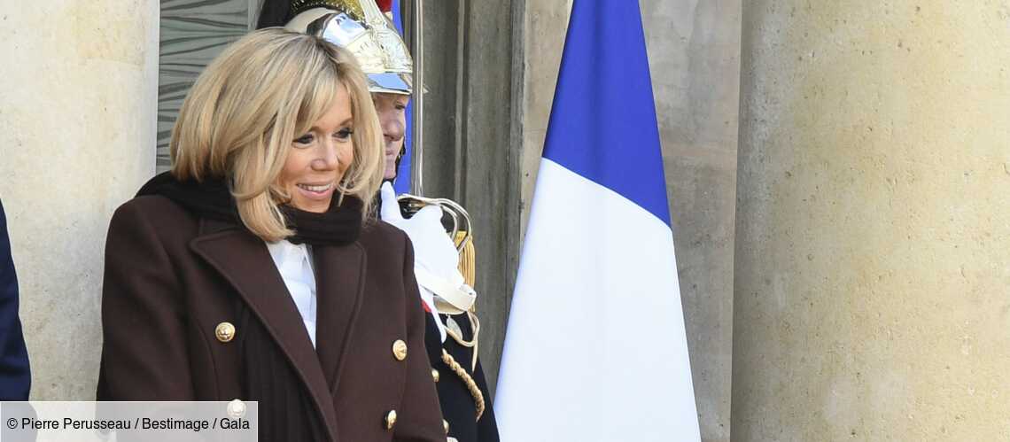 Exclu Brigitte Macron Bien Entouree Une Ex Premiere Dame Et Un Celebre Chanteur Au Noel De L Elysee Gala