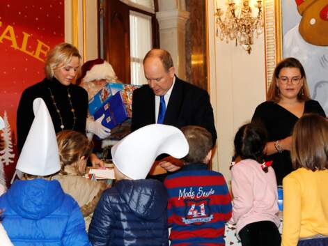 PHOTOS - Charlene de Monaco, mère Noël complice avec les enfants de Stéphanie