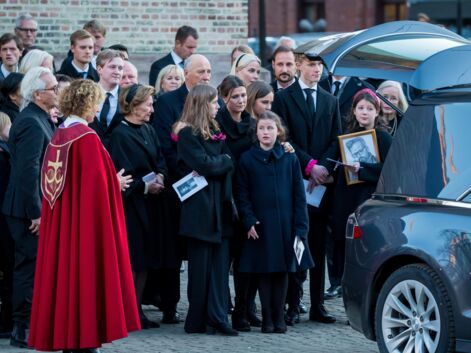 PHOTOS - Obsèques d'Ari Behn : la vive émotion de Märtha Louise de Norvège et de ses filles