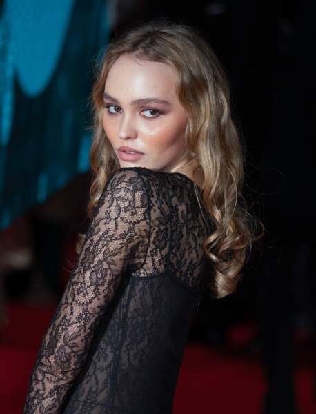 Photos Lily Rose Depp Dans Une Robe En Dentelle Très Suggestive Aux Bafta Gala