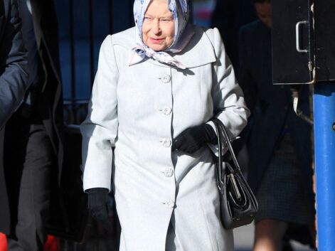 PHOTOS - Elizabeth II "contrariée" mais souriante : elle fait front après l'annonce du divorce de Peter Phillips