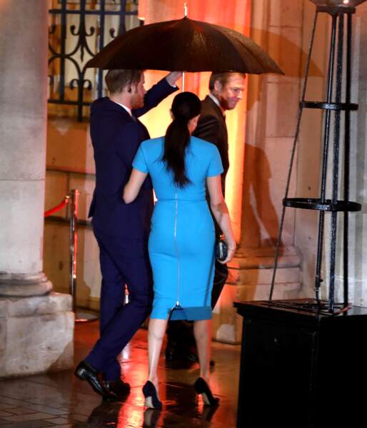 PHOTOS - Meghan Markle Soigne Son Retour ! Sublime En Robe Bleue ...