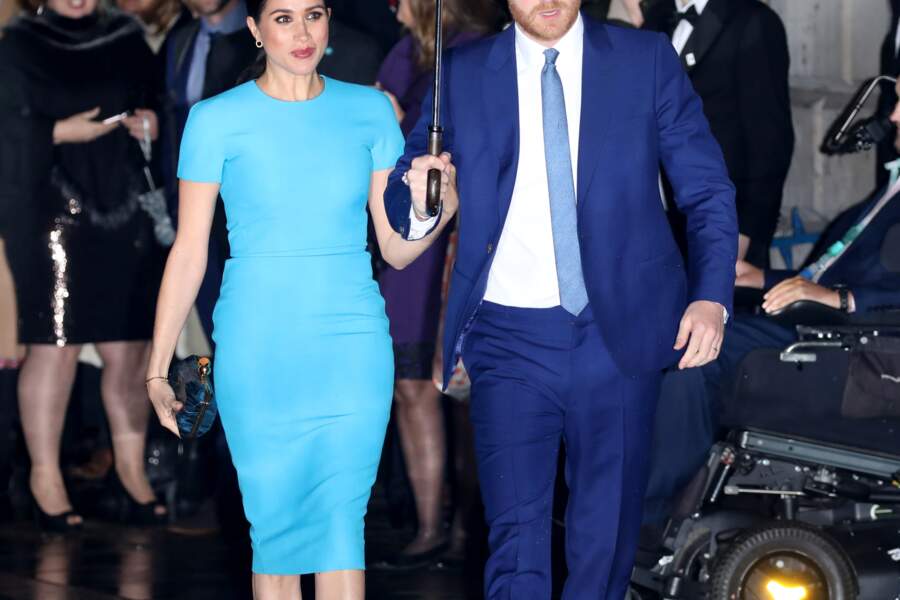 Photos Meghan Markle Soigne Son Retour Sublime En Robe Bleue Moulante Gala 1877