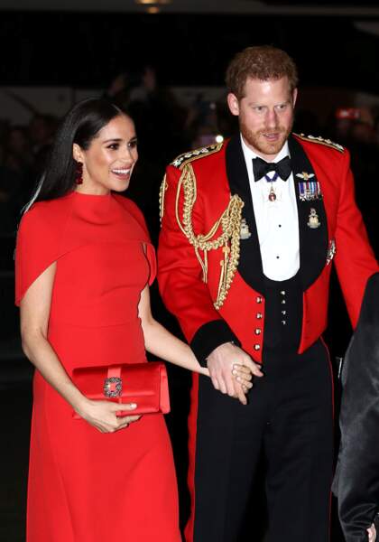 Meghan Markle et le prince Harry, radieux et parfaitement accordés au niveau de leur tenue. 