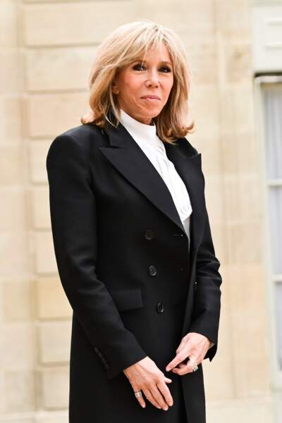  Brigitte Macron accueillant le roi et la reine d'Espagne au palais de l'Elysée à Paris, le 11 mars 2020