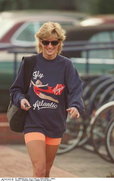 Lady Diana toujours fan du look effortless, ici en sweat et cycliste.