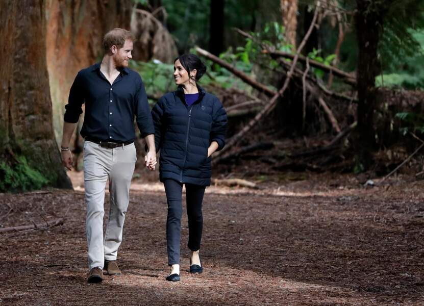 Meghan Markle et le prince Harry en mode décontracté : ballerines et doudoune pour la duchesse de Sussex.