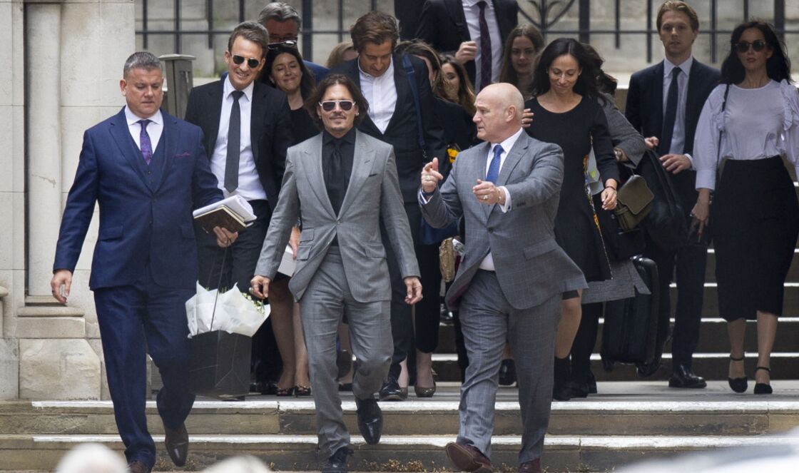 Johnny Depp à la sortie de la cour royale de justice de Londres, au dernier jour de son procès en diffamation, le 28 juillet 2020.