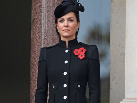 PHOTOS - Kate Middleton chicissime et solennelle aux côtés de la reine et Camilla