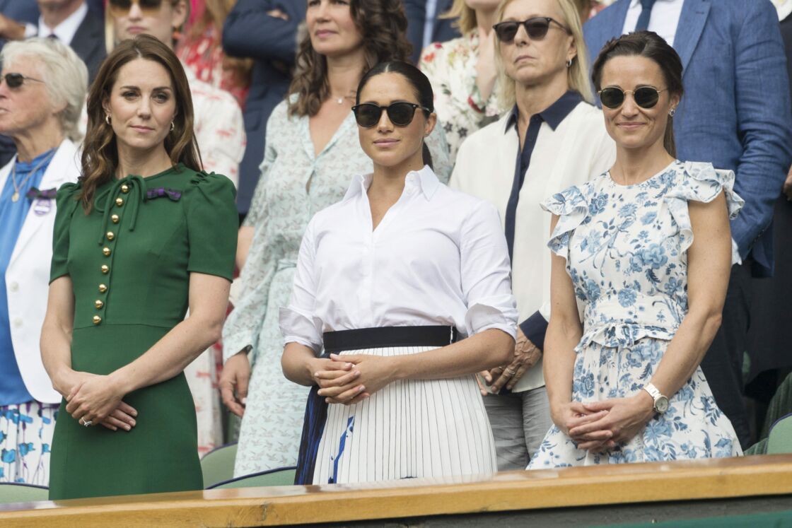 Kate Middleton, duchesse de Cambridge, Meghan Markle, duchesse de Sussex, et Pippa Middleton dans les tribunes lors de la finale femme de Wimbledon 