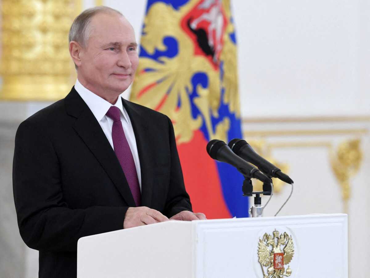 Vladimir Poutine : le salaire exorbitant de sa jeune compagne Alina Kabaeva dévoilé