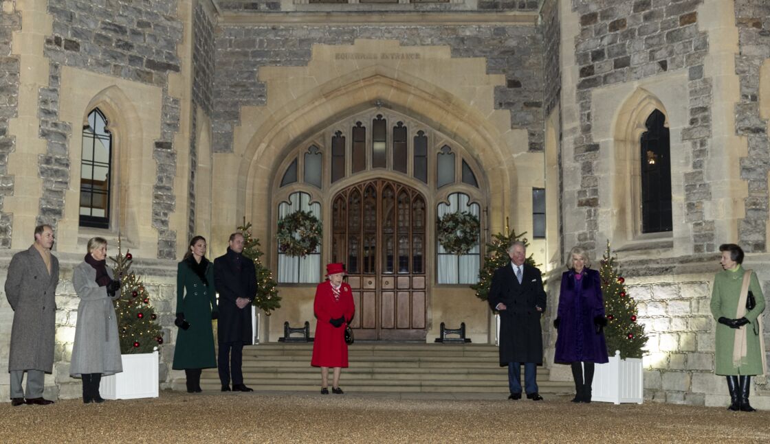 Les principaux membres de la famille royale ont eu rendez-vous devant le château de Windsor ce mardi 8 décembre. Leurs premières retrouvailles depuis les débuts de la crise sanitaire