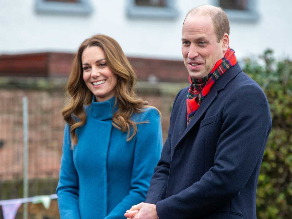 Kate Middleton et William avec leurs trois enfants sur tapis rouge : la vidéo trop craquante !