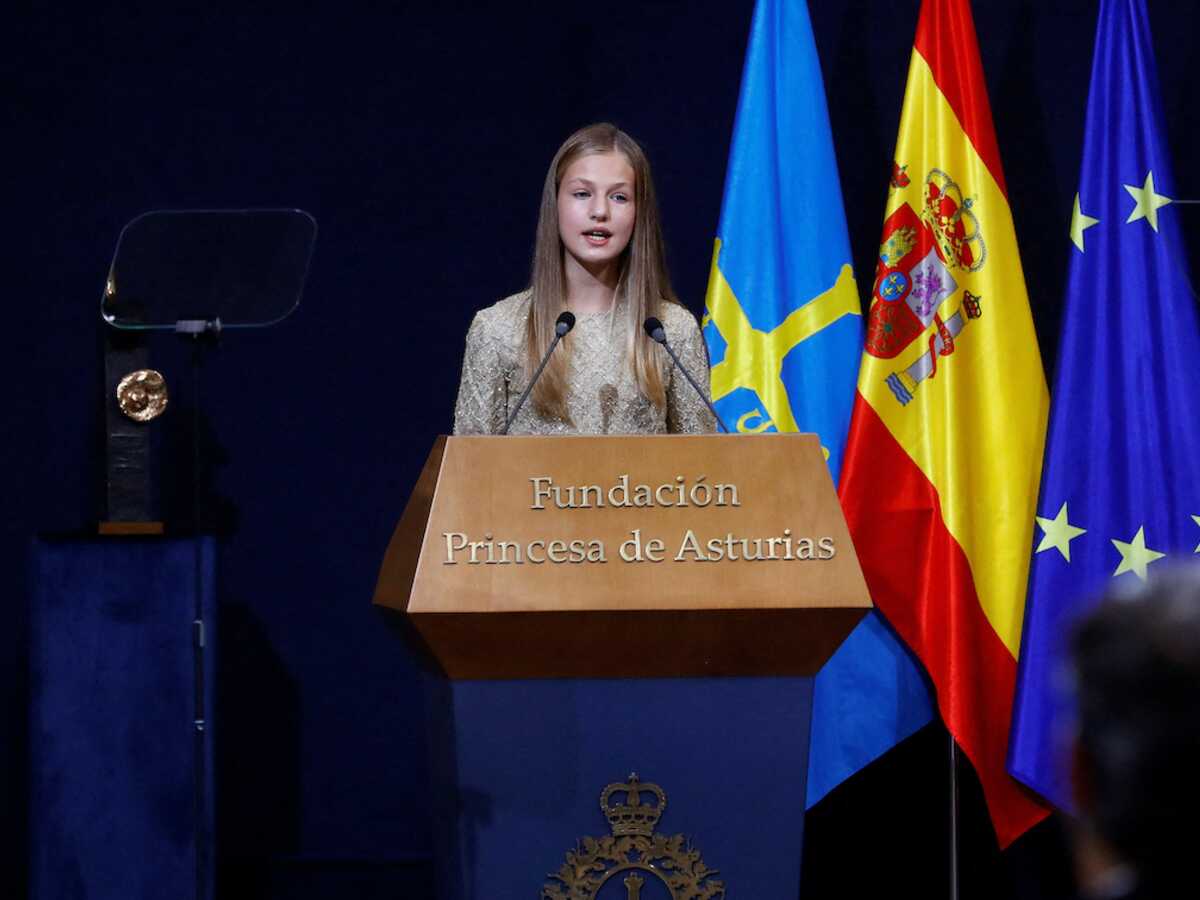 PHOTOS - Letizia d'Espagne : à 15 ans, sa fille Leonor marche dans ses pas