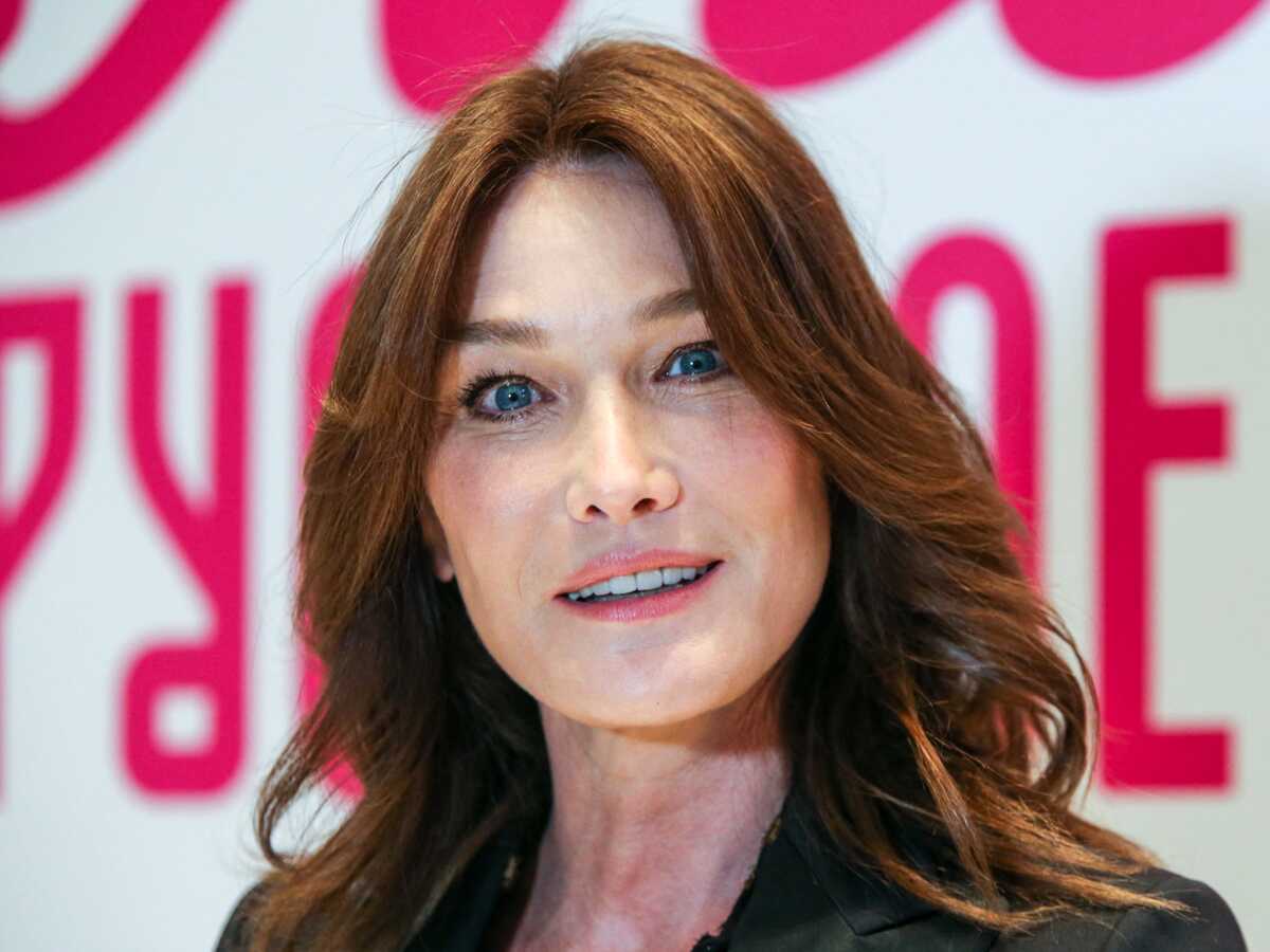 PHOTO - Carla Bruni heureuse d'accueillir 