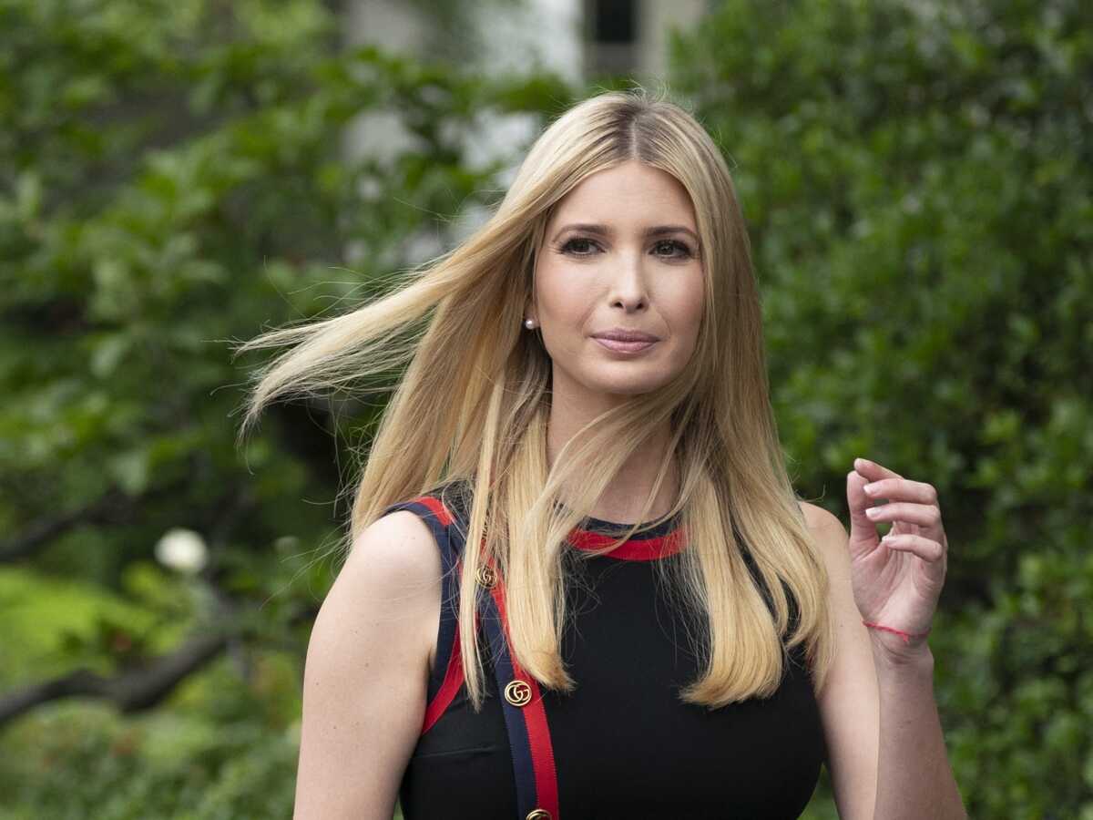 Ivanka Trump moquée après une photo étrange avec son père